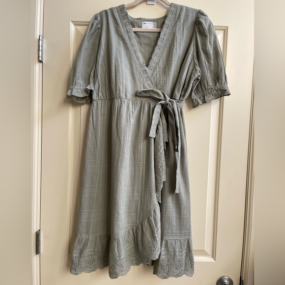 NEW ASOS Design Maternity Broderie Lace Eyelet Wrap Dress - Picture 3 of 9